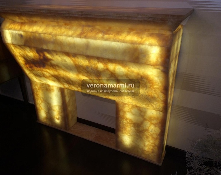 Портал для камина из оникса с подсветкой в квартире на Озерковской набережной
