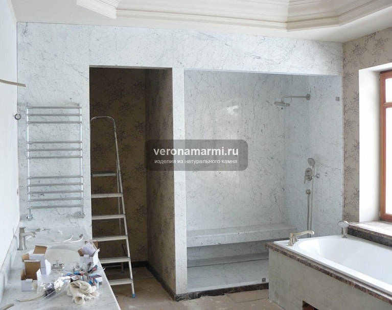 Ванная комната из мрамора Имперадор дарк, Бьянко каррара в КП Третья Охота